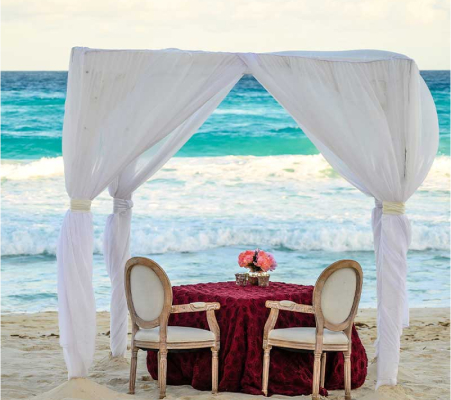 Cancun honeymooners arrive in love