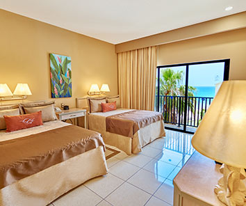 THE ROYAL ISLANDER ALL SUITES RESORT has a magnificent location close to shopping centers and tourist attractions